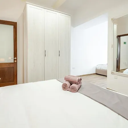 Townhouse With Jacuzzi & Bbq, Seaside, Near Holiday home *