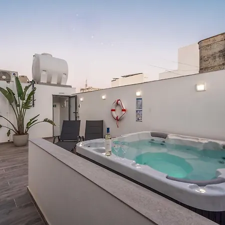 Townhouse With Jacuzzi & Bbq, Seaside, Near Holiday home Sliema