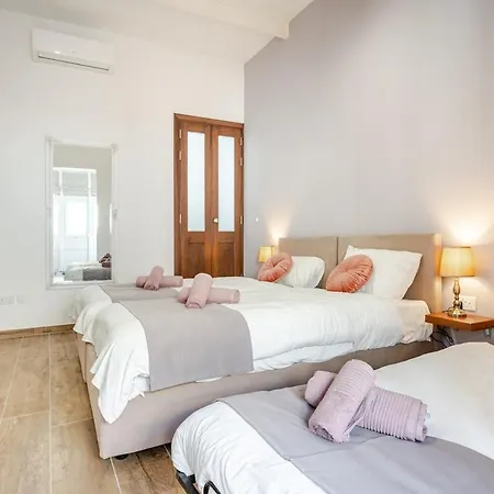 Townhouse With Jacuzzi & Bbq, Seaside, Near