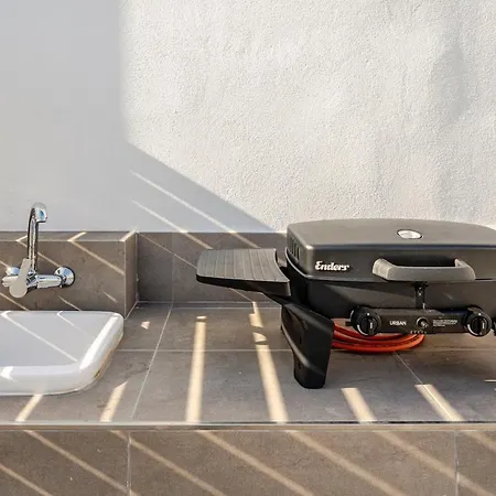 Townhouse With Jacuzzi & Bbq, Seaside, Near Sliema