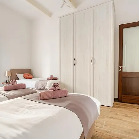 Townhouse With Jacuzzi & Bbq, Seaside, Near Ferienhaus *