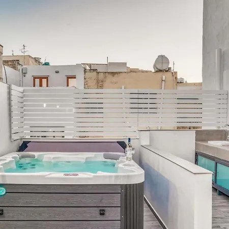 Ferienhaus Townhouse With Jacuzzi & Bbq, Seaside, Near