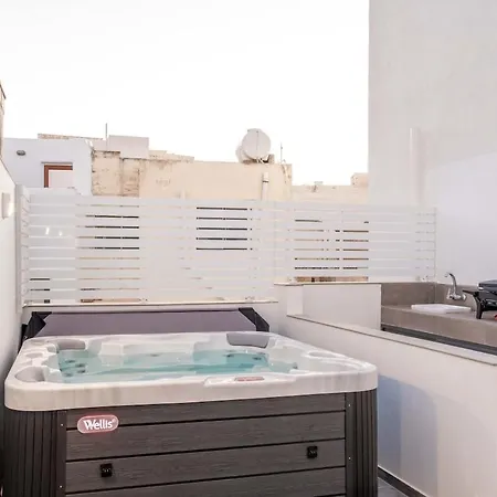 بيت للعطل Townhouse With Jacuzzi & Bbq, Seaside, Near سليمة