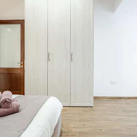 Townhouse With Jacuzzi & Bbq, Seaside, Near