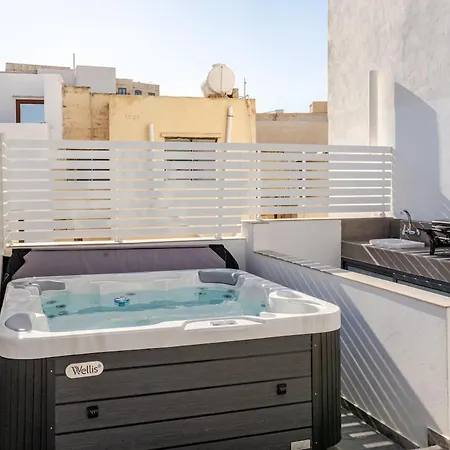 بيت للعطل Townhouse With Jacuzzi & Bbq, Seaside, Near سليمة