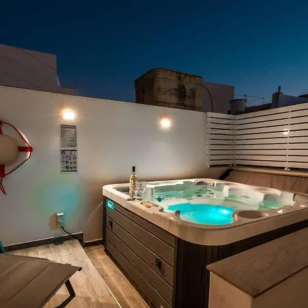 Townhouse With Jacuzzi & Bbq, Seaside, Near * Sliema