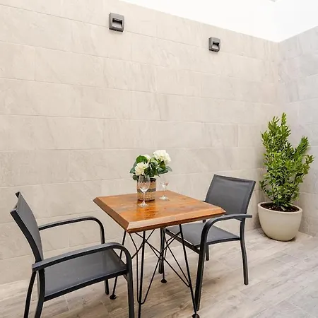 Townhouse With Jacuzzi & Bbq, Seaside, Near سليمة