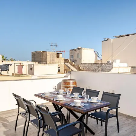 Townhouse With Jacuzzi & Bbq, Seaside, Near Sliema