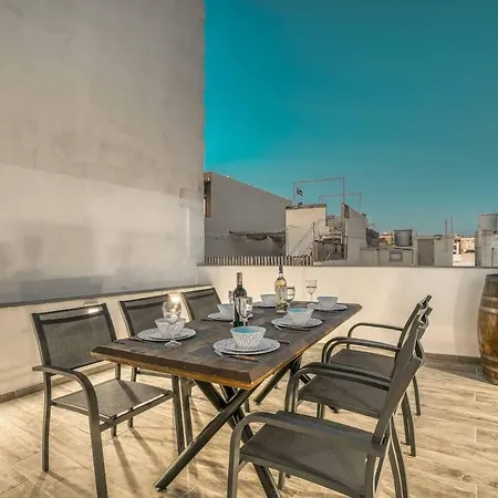 Townhouse With Jacuzzi & Bbq, Seaside, Near Sliema